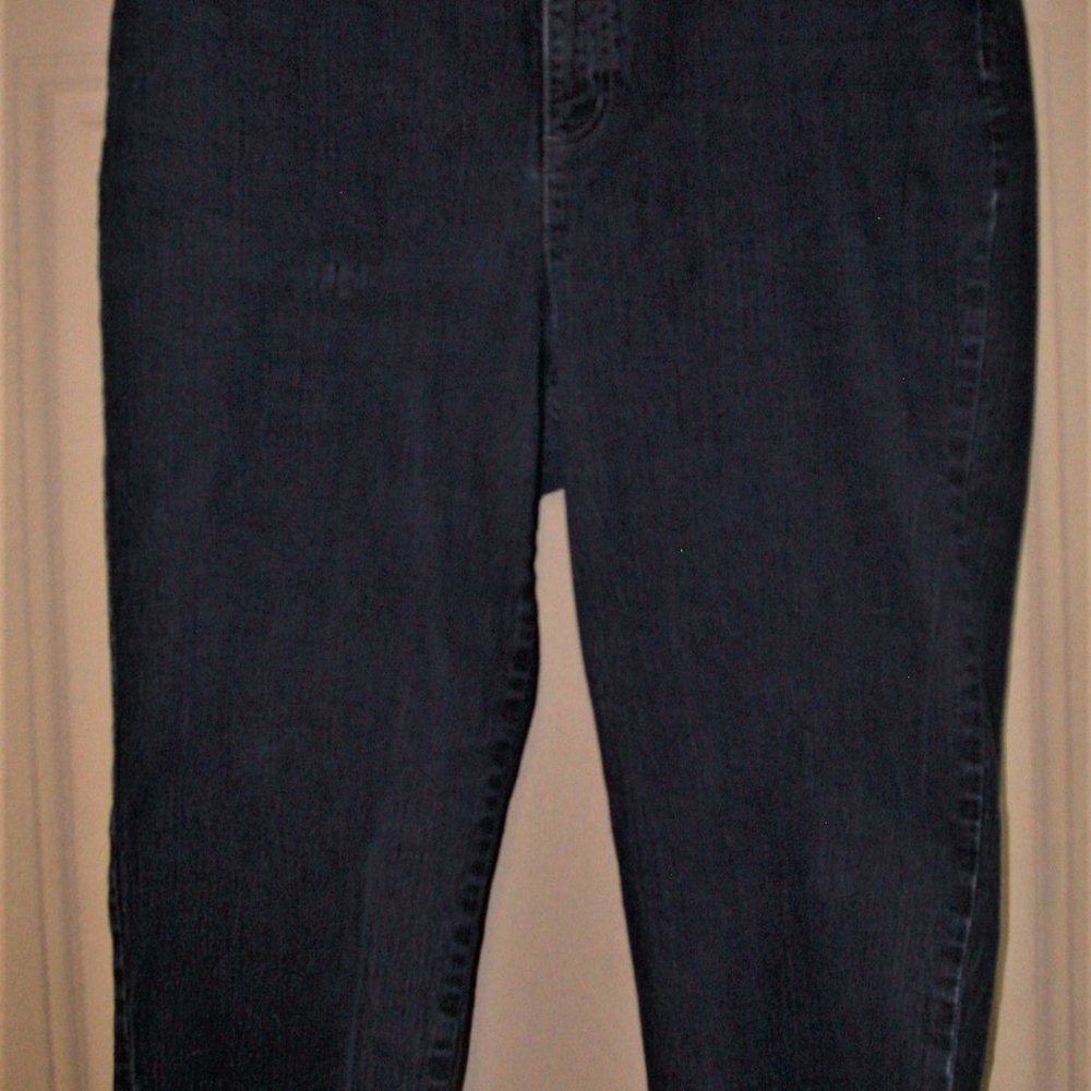 Gloria Vanderbilt Jean Capris Front Zipper and Button Closure ~ Size 18W